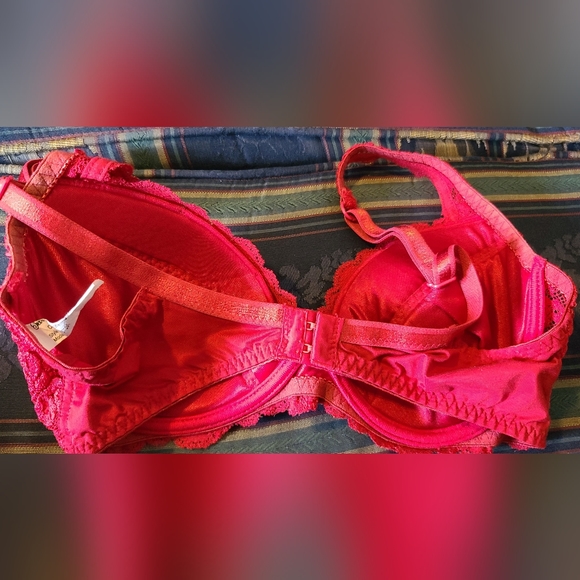 Red push up bra - Picture 4 of 5